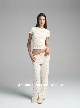 现｜朴彩英rose同款skims情人节系列碎花短袖T恤上衣