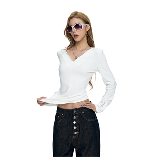 Fanptntox 纸片人袖口钉扣长袖弹力T恤女v领修身显瘦针织打底上衣