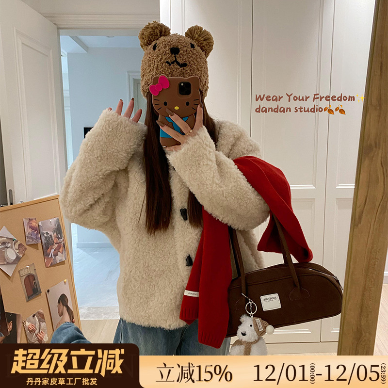 韩系文艺牛角扣短款皮毛一体时尚