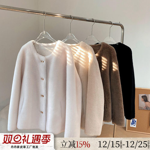 羊羔毛奶油质感小金扣皮草外套女