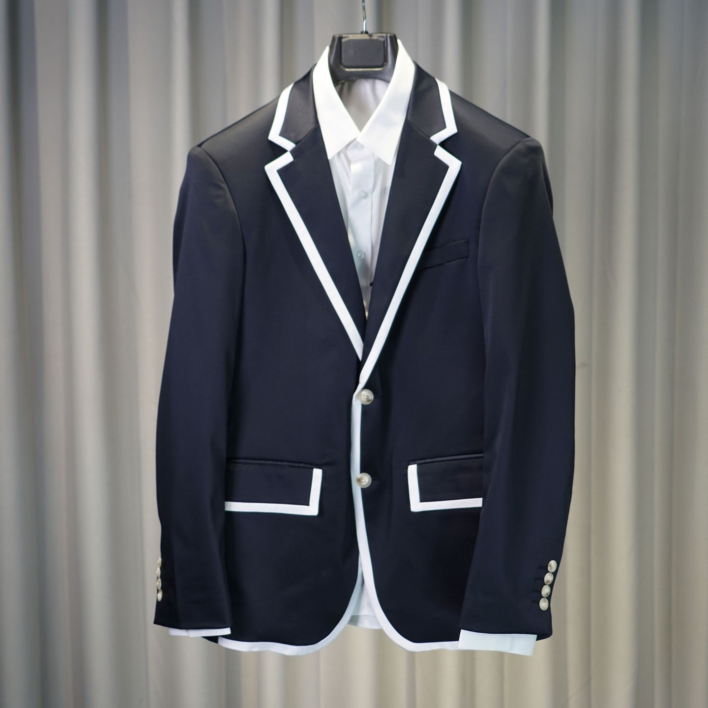 男装高级感单西白镶边手工西服