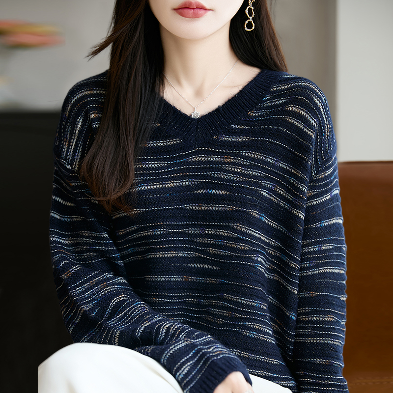 撤标撤柜(A)V领条纹针织打底衫女春秋洋气上衣大码女装秋冬毛衣