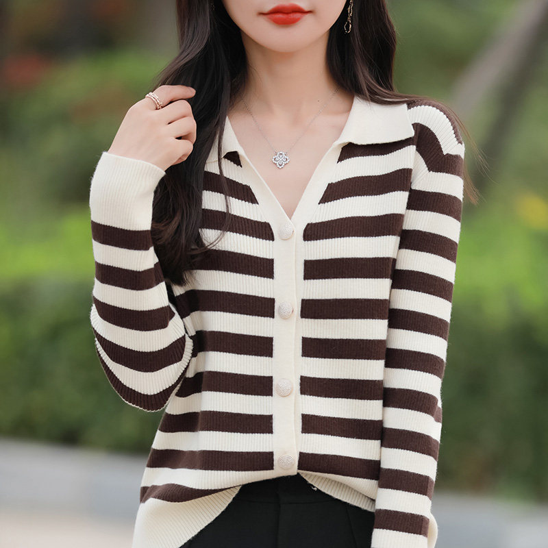 撤标撤柜(A)V领条纹针织开衫外套女春秋款外穿大码女装秋冬毛衣