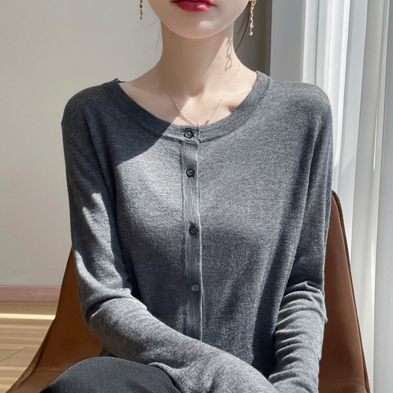撤柜撤标(A)灰色针织打底衫女春秋流行内搭上衣洋气大码女装毛衣