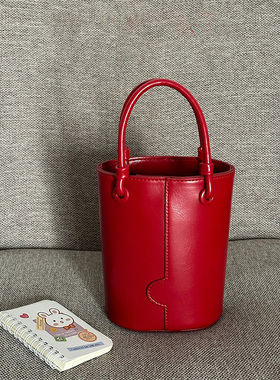 2025秋冬新款小众设计水桶包红色复古百搭单肩斜挎包高级感手提包