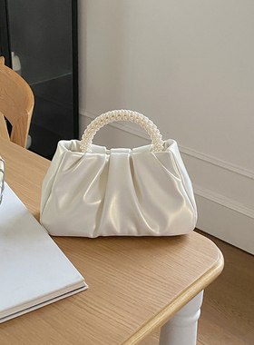 2025小众新款女包珠光色珍珠手腕褶皱云朵手提包单肩斜挎迷你小包
