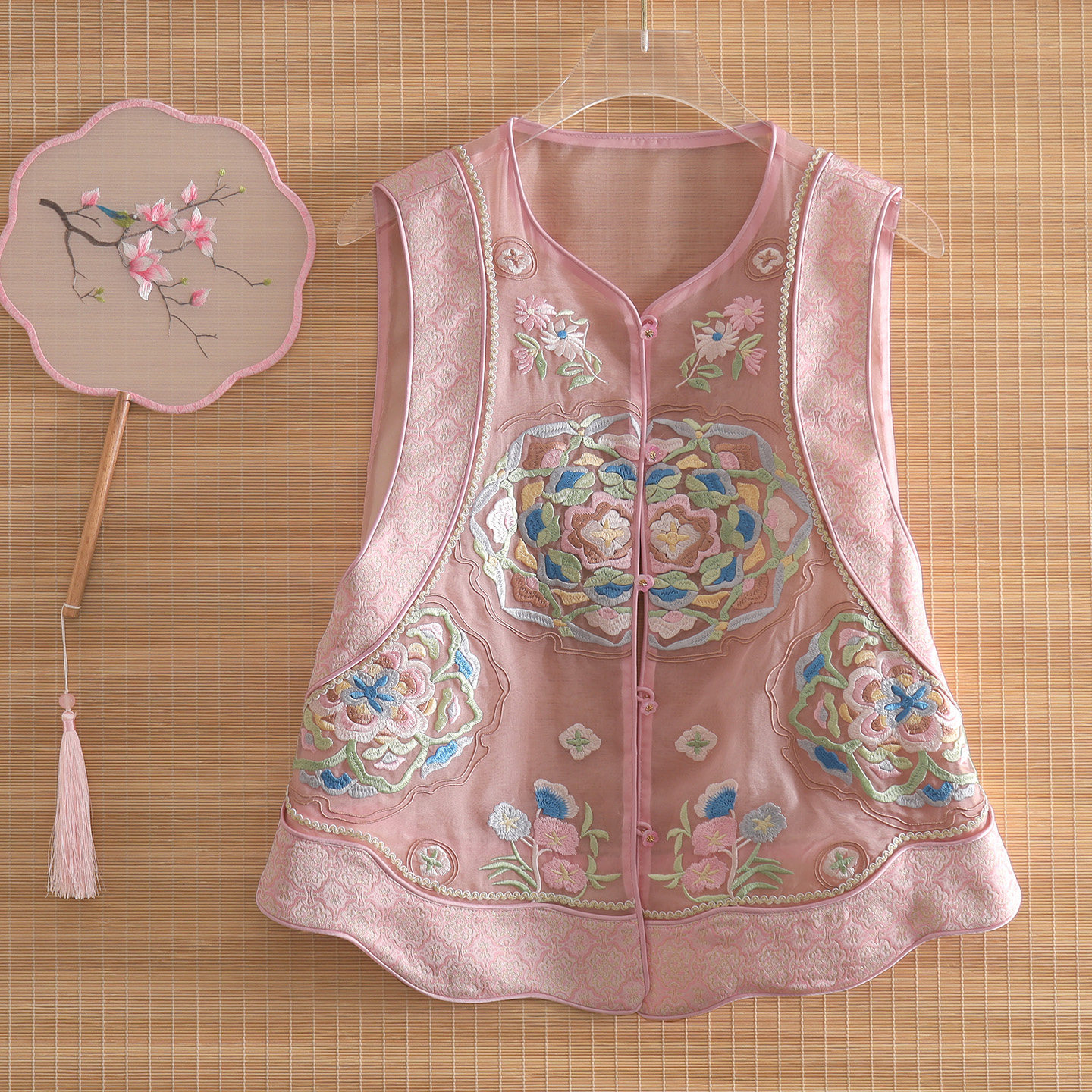 美伦新中式国风马甲2025高端真丝欧根纱拼色重工刺绣精致无袖上衣