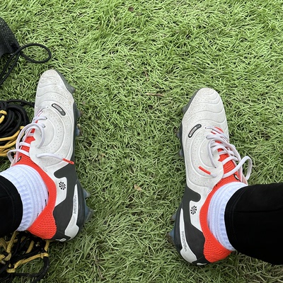 传奇10代FG长钉范戴克后卫足球鞋