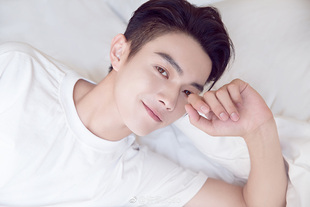 许凯明星海报制作电视剧剧照招摇海报定做客厅装饰墙画贴画3176