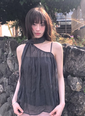 小众设计感格纹挂脖斜肩吊带女宽松遮肚显瘦通勤温柔风百搭背心