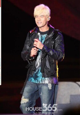 周杰伦演唱会黑色夹克
