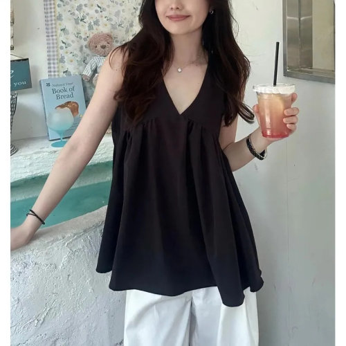 胖MM大码宽松V领褶皱设计感背心300斤甜辣风纯色外出无袖露背上衣