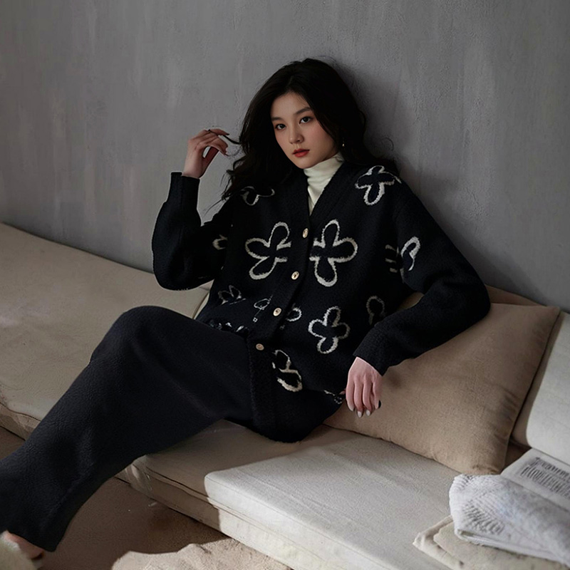 冬季珊瑚绒睡衣女保暖加绒加厚