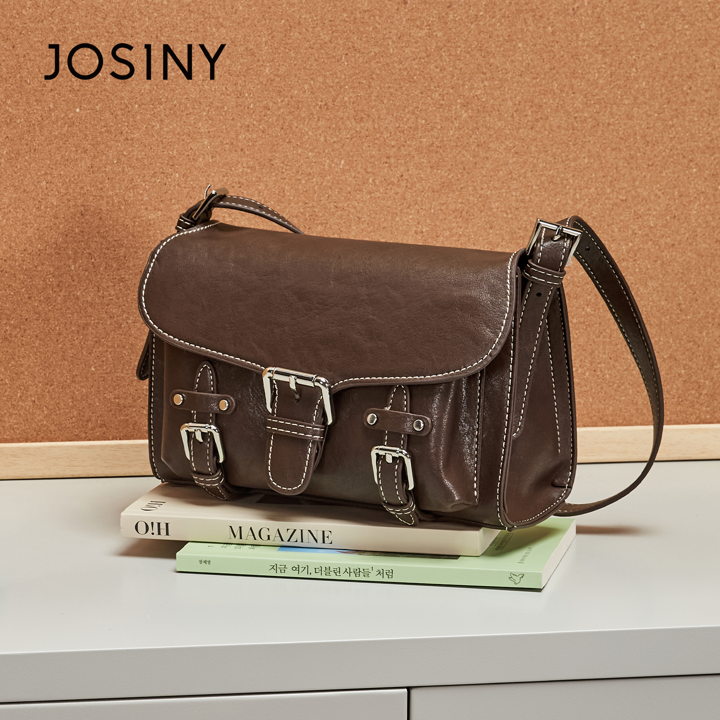 卓诗尼2025新款复古时尚邮差包百搭单肩斜挎包女双扣带翻盖包包女