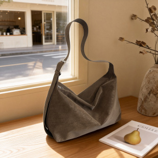 磨砂复古麂皮绒包包女2026新款 百搭腋下托特包 单肩斜挎枕头包时尚