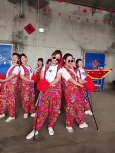 叫一声二奶奶从小卖蒸馍同款舞蹈服东北大花布马甲灯笼裤表演服装