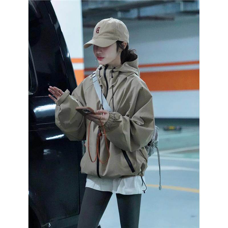 2025新款爆款卡其色冲锋衣外套女春秋小个子休闲宽松连帽夹克上衣