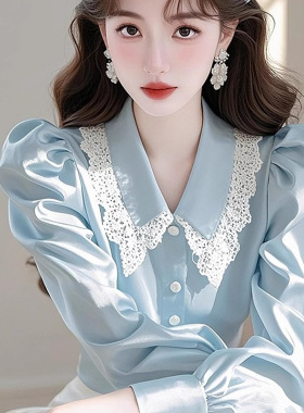 今年流行爆款设计感蓝色缎面蕾丝边衬衫女早春韩系miu里miu气上衣