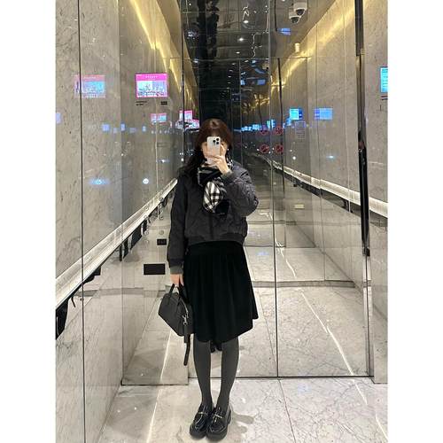 黑色轻薄羽绒棉服+黑色灯芯绒半身裙通勤微胖显瘦遮胯裙子两件套