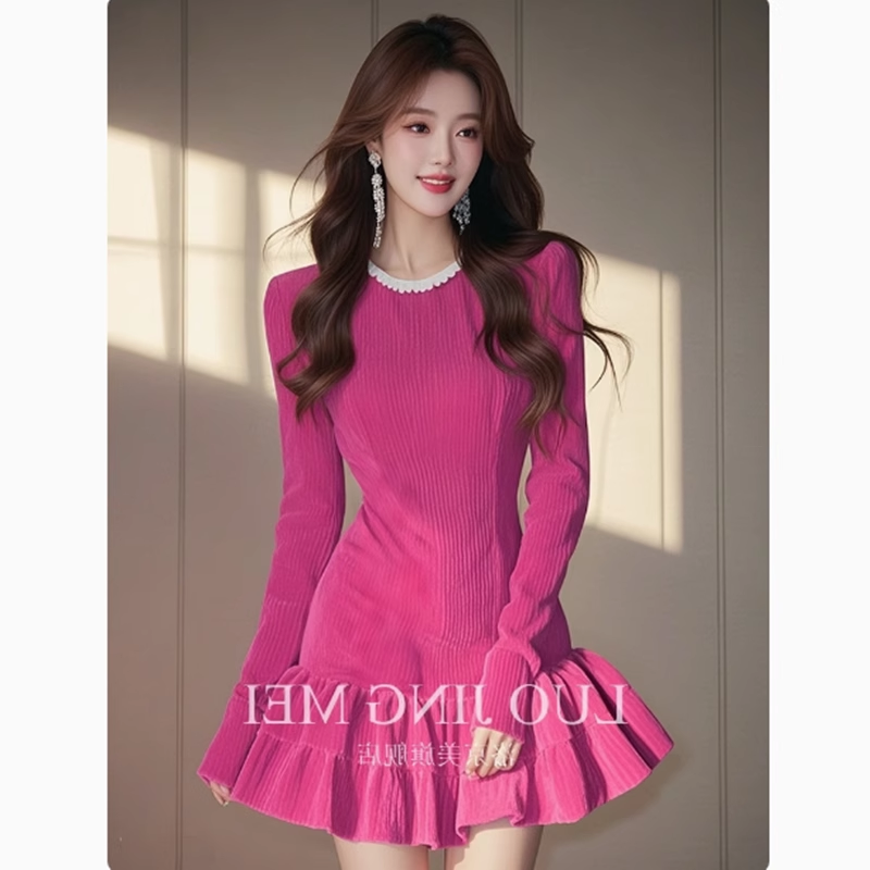 2025春季新款女装玫红色荷叶边灯芯绒连衣裙千金风多巴胺绝美小裙