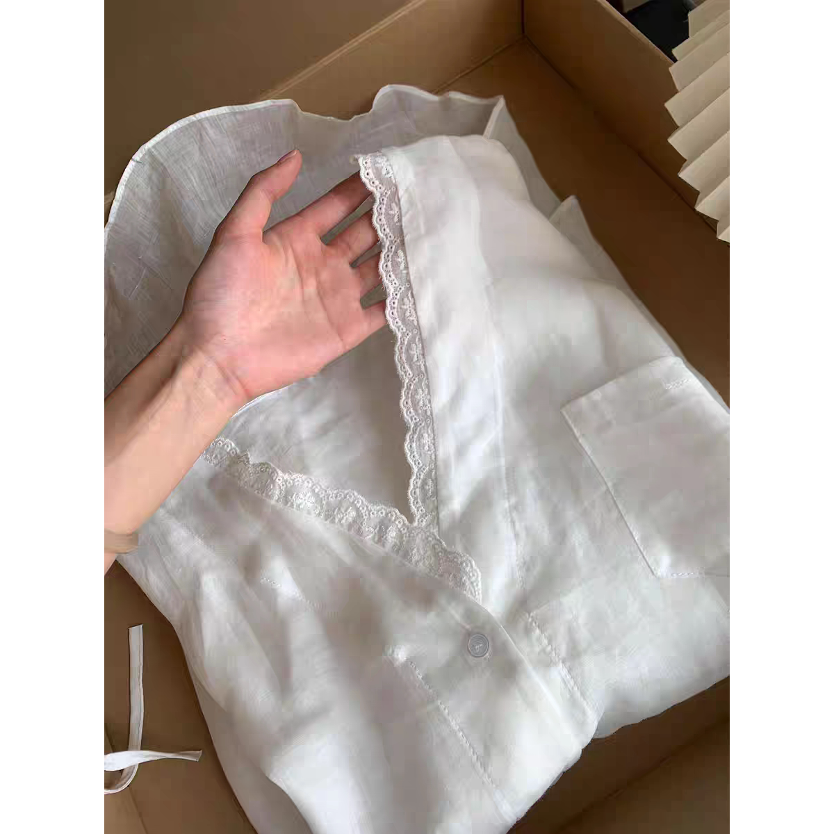 推荐!高品质法式花边V领苎麻防晒衬衫女夏慵懒风宽松长袖防晒外搭