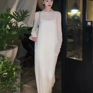 法式白色连衣裙御姐穿搭开春长袖女吊带裙海边度假高级感气质长裙