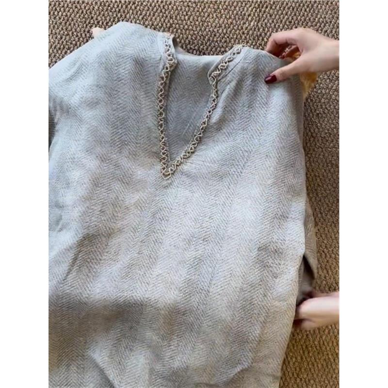 今年流行法式别致灰色钉珠v领衬衫女早秋高级感轻奢减龄洋气上衣