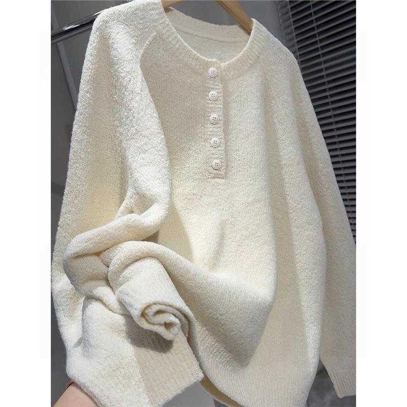 2025年冬新款白色圈圈肌理纽扣圆领毛衣女宽松外穿软糯套头针织衫