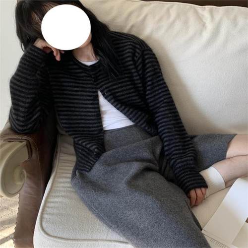 今年流行黑灰拼色毛衣女2025春秋新款韩系小个子短款针织开衫外套