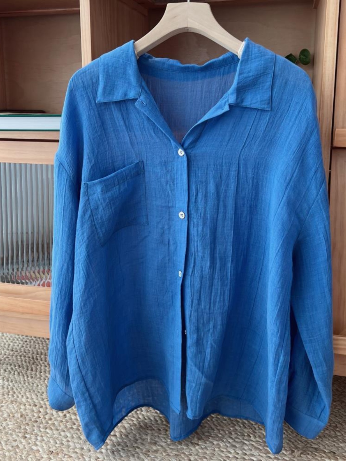 品牌专柜高端女装外贸显白克莱因蓝工艺皱苎麻宽松防晒衬衫上衣女