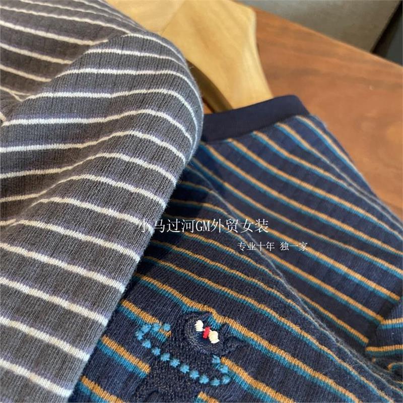 衣橱刚需款！人手一件~R单卡通小刺绣简约圆领植绒条纹长袖打底T