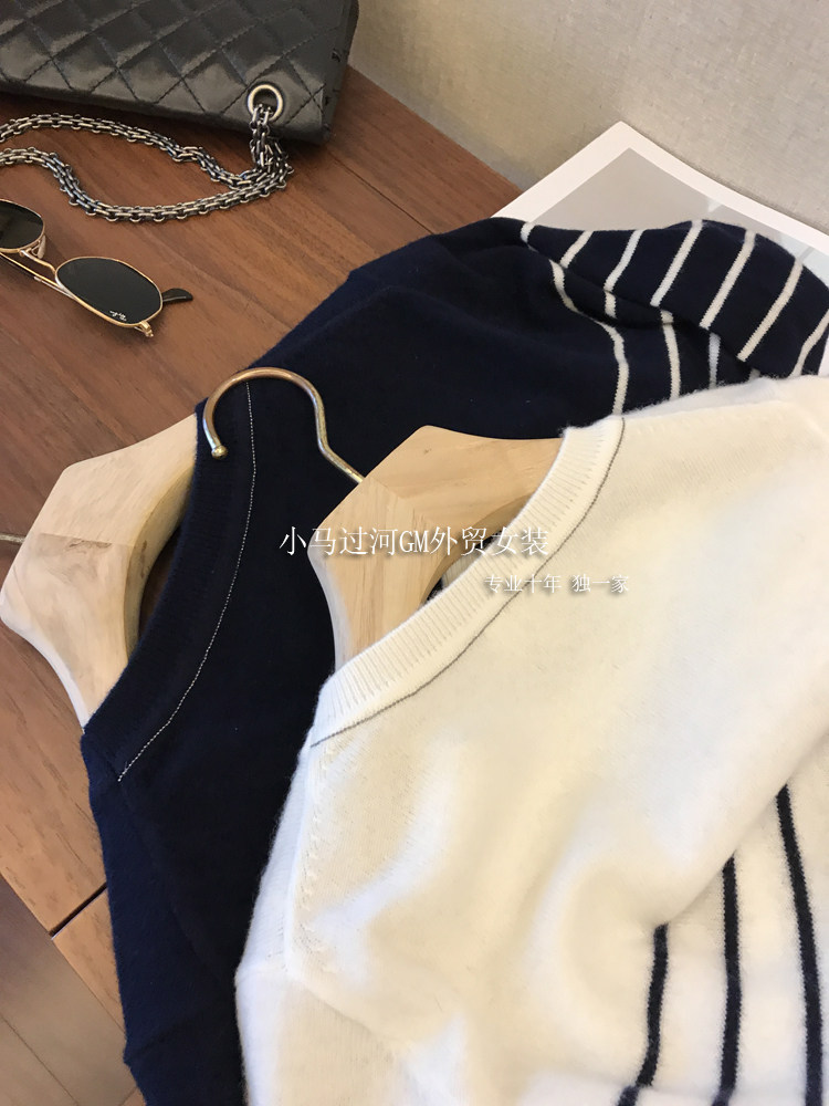 绝了！！！澳*利亚进口的超细绵羊毛羊绒~减龄撞色条纹圆领毛衣女