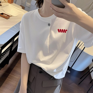 今年流行白色棉正肩t恤女短袖 宽松体恤扣子上衣设计感小众ins 夏季