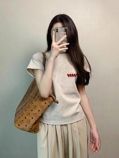 奶白灰棉短袖t恤女生潮流chic正肩修身短款小上衣今年夏季爆款tee