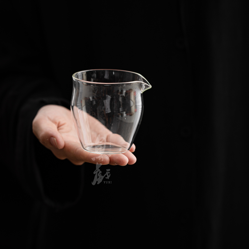 鱼戏简约透明手工耐热玻璃公道杯