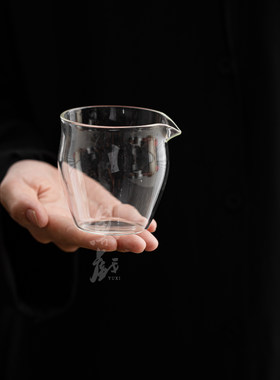 鱼戏简约透明手工耐热玻璃公道杯