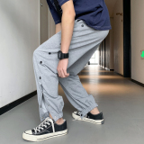 灰色