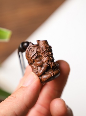 沉香木雕扎基拉姆项链吊