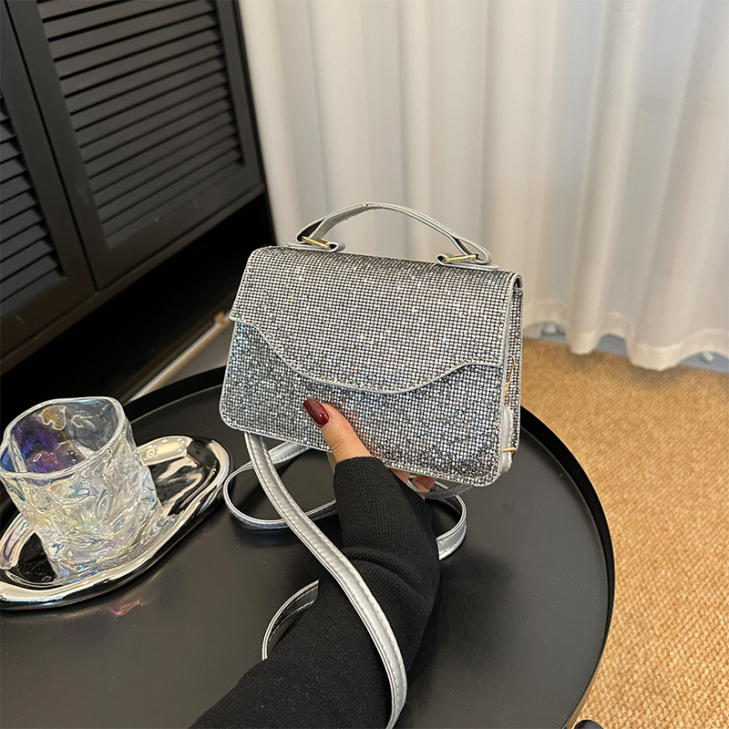 高颜值休闲复古质感斜挎包