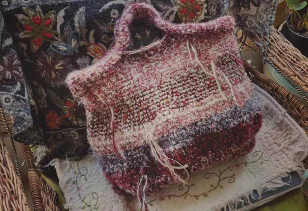 小红书同款紫色羊毛手混线单肩手提手拿包手工棒针钩针毛线编织包