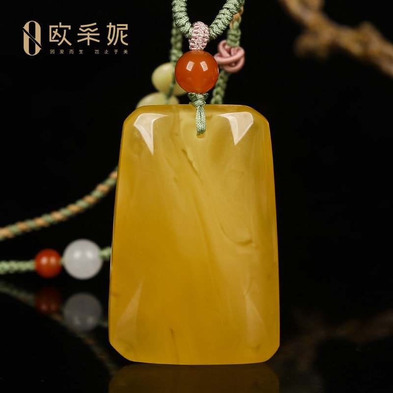 欧采妮天然原石鸡油黄蜜蜡吊坠