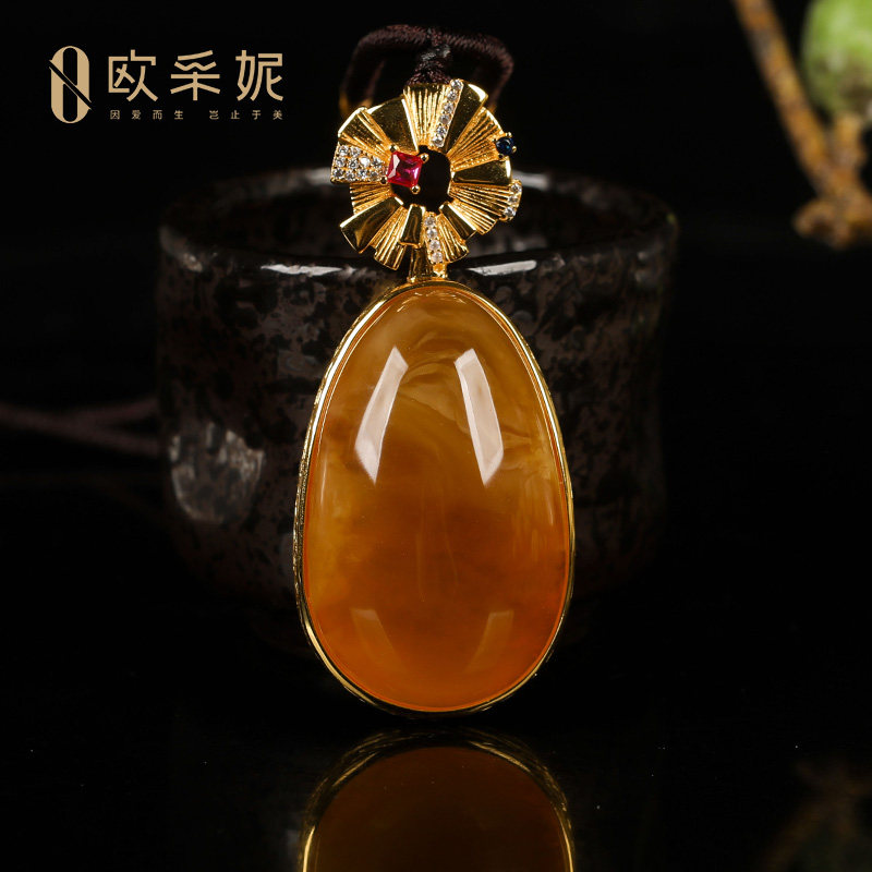 欧采妮蜜蜡吊坠天然琥珀原石带皮色鸡油黄随型银镶毛衣挂坠孤品