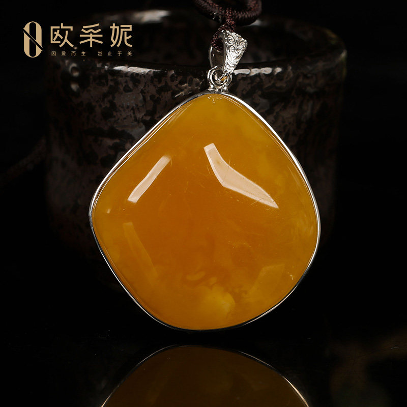 欧采妮蜜蜡吊坠天然琥珀原石带皮色鸡油黄随型银镶毛衣挂坠孤品
