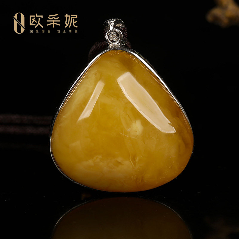 欧采妮蜜蜡吊坠天然琥珀原石带皮色鸡油黄银镶随型毛衣挂坠孤品