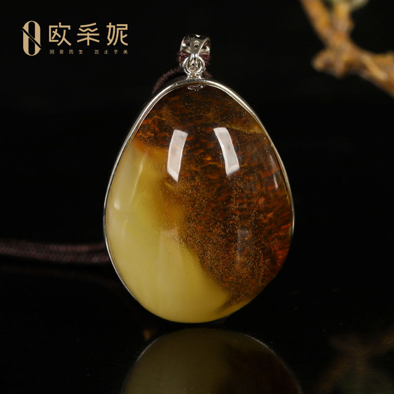 欧采妮银镶白花蜜蜡吊坠一物一证