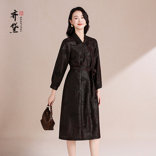 齐黛提花龟纹香云纱连衣裙2026春夏新款收腰设计感端庄大气妈妈装