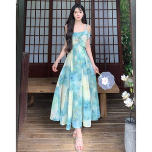 大码温柔风油画吊带连衣裙女夏季胖妹妹mm海边度假沙滩裙大摆长裙