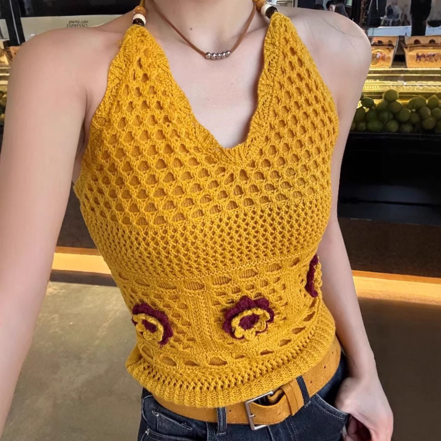 泰式多巴胺穿搭黄色镂空挂脖针织吊带背心女夏季外穿辣妹无袖上衣
