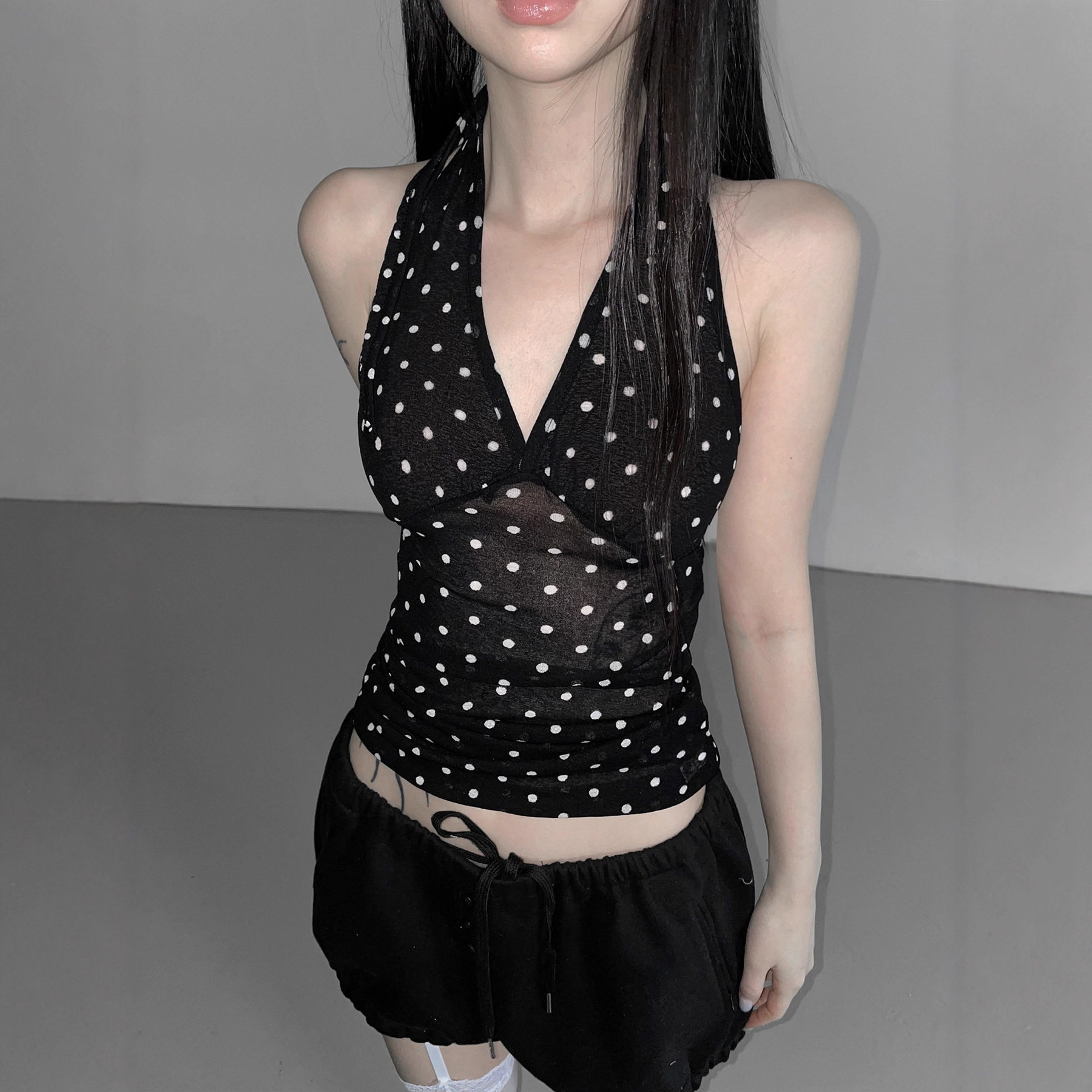法式波点挂脖背心女外穿欧美新品女装性感V领露背气质纯欲上衣短