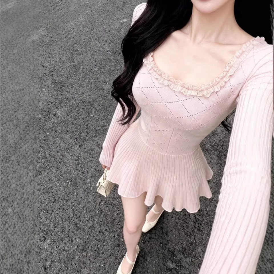 法式纯欲风方领蕾丝边针织连衣裙女春秋时尚减龄收腰显瘦A字短裙